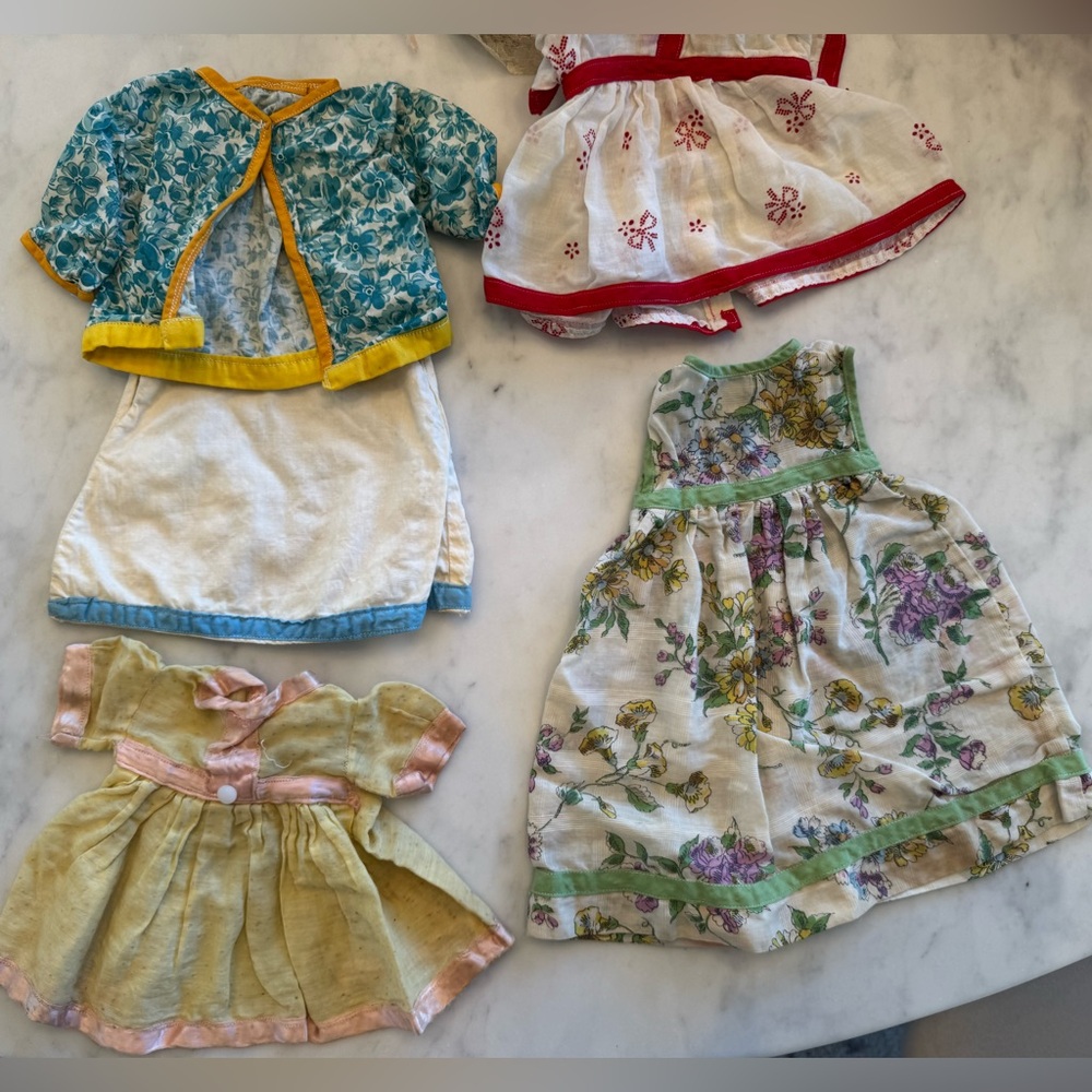 Vintage 1960s Mattel Tiny Thumbelina Doll plus her outfits & She Still Works! - Picture 14 of 17
